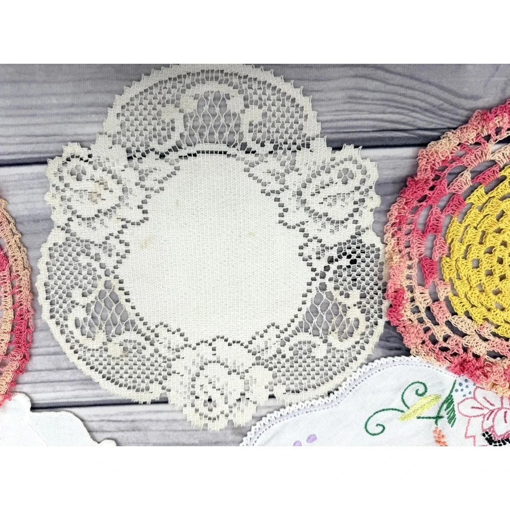 LOT OF 7 VINTAGE EMBROIDERED / CROCHET / LACE DOILIES - CROCHET BASKET